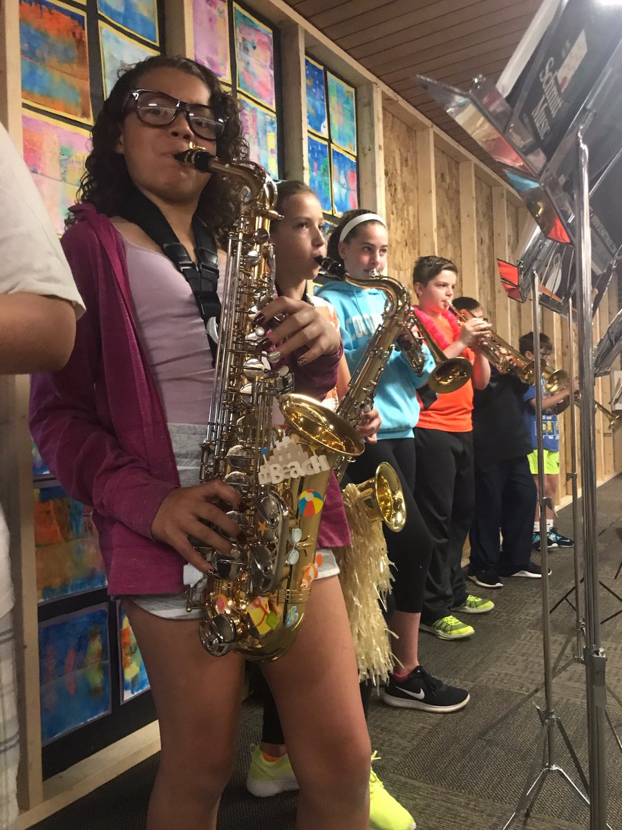 BandisGrand's tweet photo. Just because it's raining doesn't mean we can't be at the beach! #FoyerFest #beach #5thgrade #band @EPPenguins https://t.co/KYbTqOWLAZ