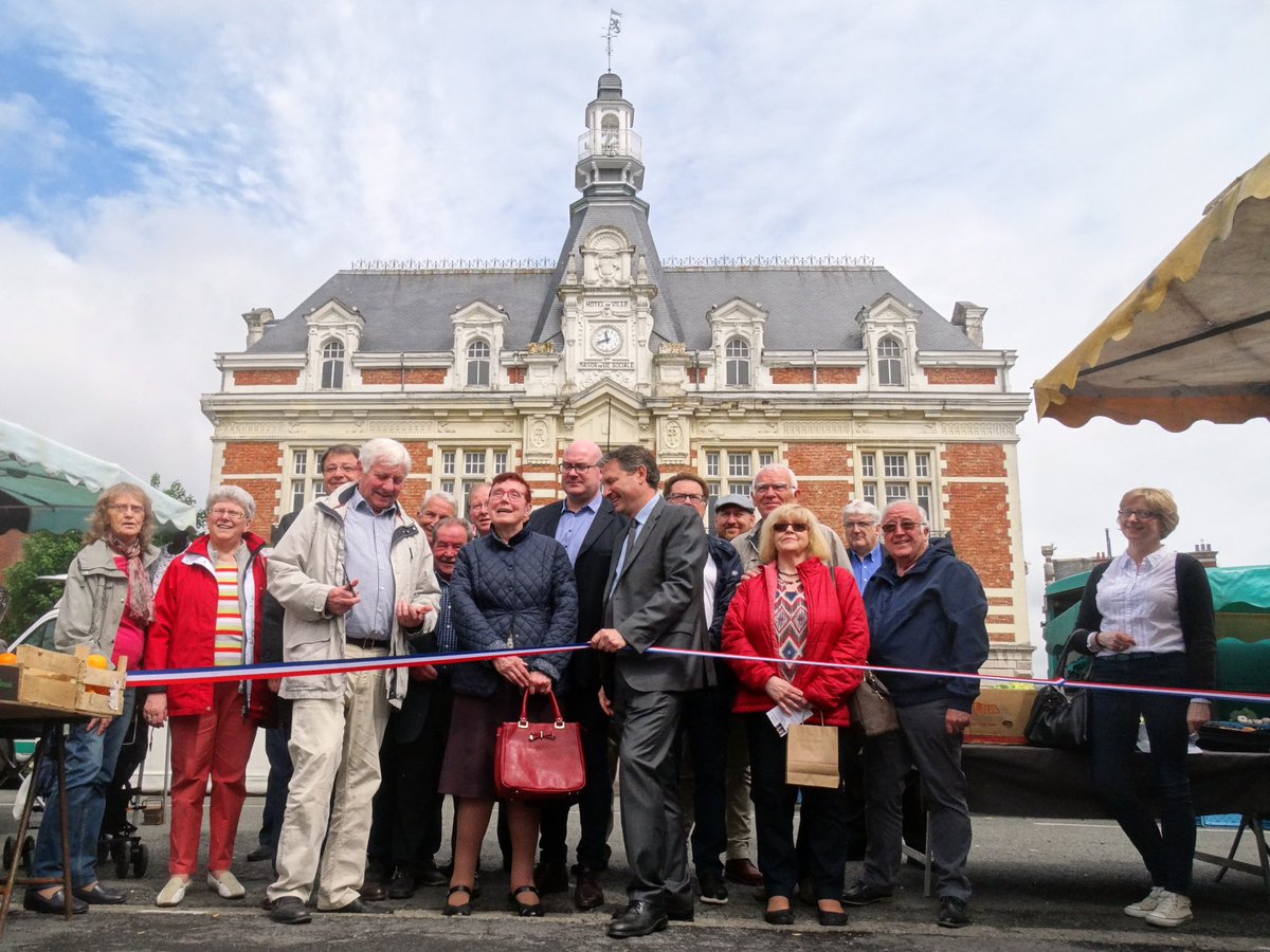 villedelabassee's tweet photo. Inauguration du marché hebdo en présence du député Sébastien Huyghe #Nord #HautsDeFrance #HDF #NPDCP #mairie #commerce https://t.co/S8BDU8twb4