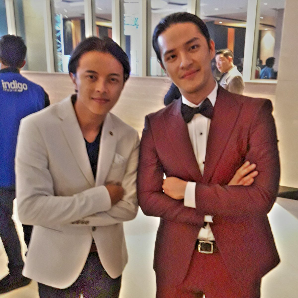MAGMAEnt's tweet photo. Yang memberikan piala @IMAAwards_ #IMAA2017 utk @bismakarisma sbg Aktor Pendatang Baru Terbaik adalah Best Bro @morganoey ππ https://t.co/eq8Ytvm2u0