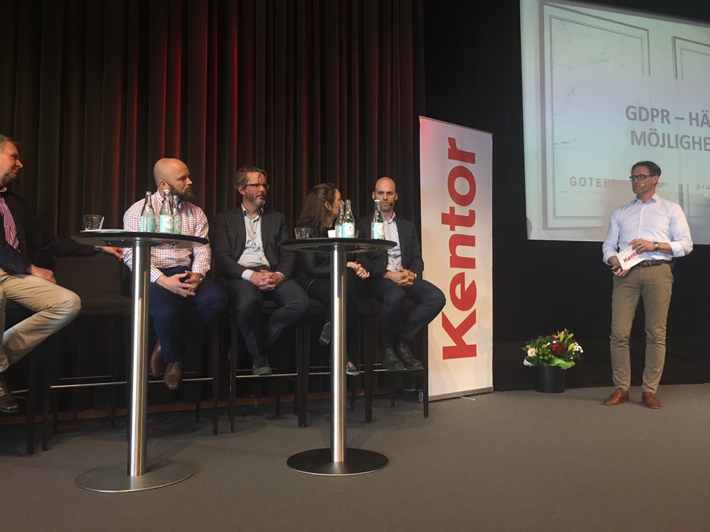 KentorIT's tweet photo. #kentortalks avslutas med frågor och diskussion kring #data #gdpr @KentorIT https://t.co/weL1tcwBJy