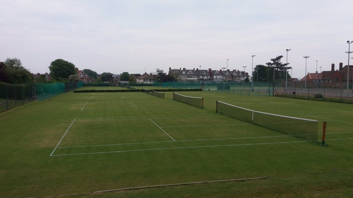 bboygoggs's tweet photo. Heaving down at #HotRackets pre match night... #Tennis #GrassCourtSeason #PartTimeGroundsman #Felixsrtowe #Suffolk #LTA https://t.co/e1SXyXv8CZ