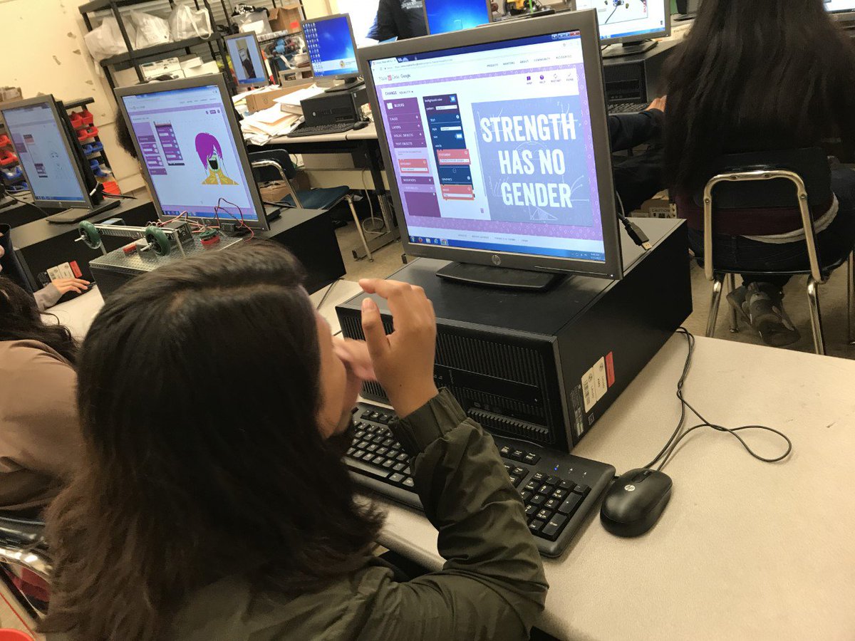 leslieaaronson's tweet photo. The #girlsbuildla students got inspired &amp; brought  #madewithcode to their schools after Expo. #csforall @LAPromiseFund @DaraihaSunshine https://t.co/2dK2WZL22g