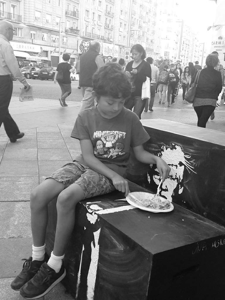 paulettekiss's tweet photo. #sofaparade https://t.co/PfsV7RhUFc