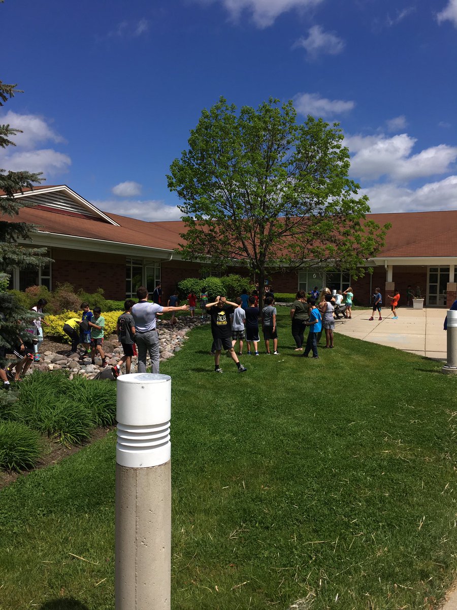 MrsGoodmanD47's tweet image. Finding #geometryinnature for Nature Day! #inspire96