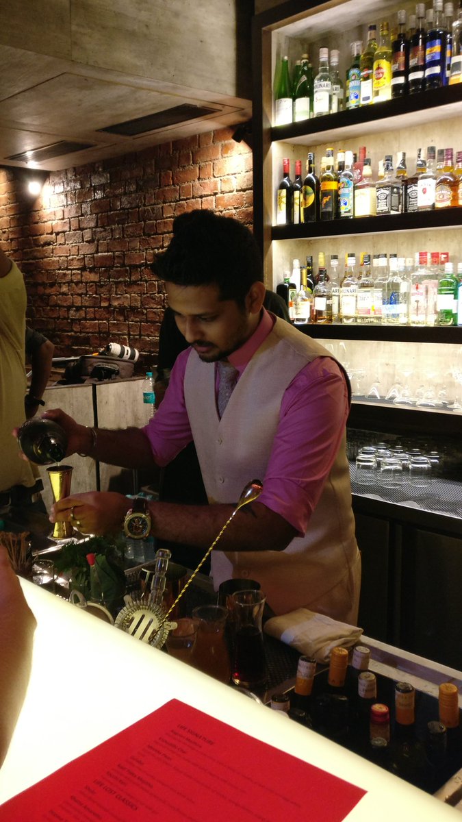 HelloTuckers's tweet photo. Tonight we are at #abarcalledlife for #BurrpAlFrescoNight @burrp #Food #Mumbai https://t.co/eKEyKBeUF2