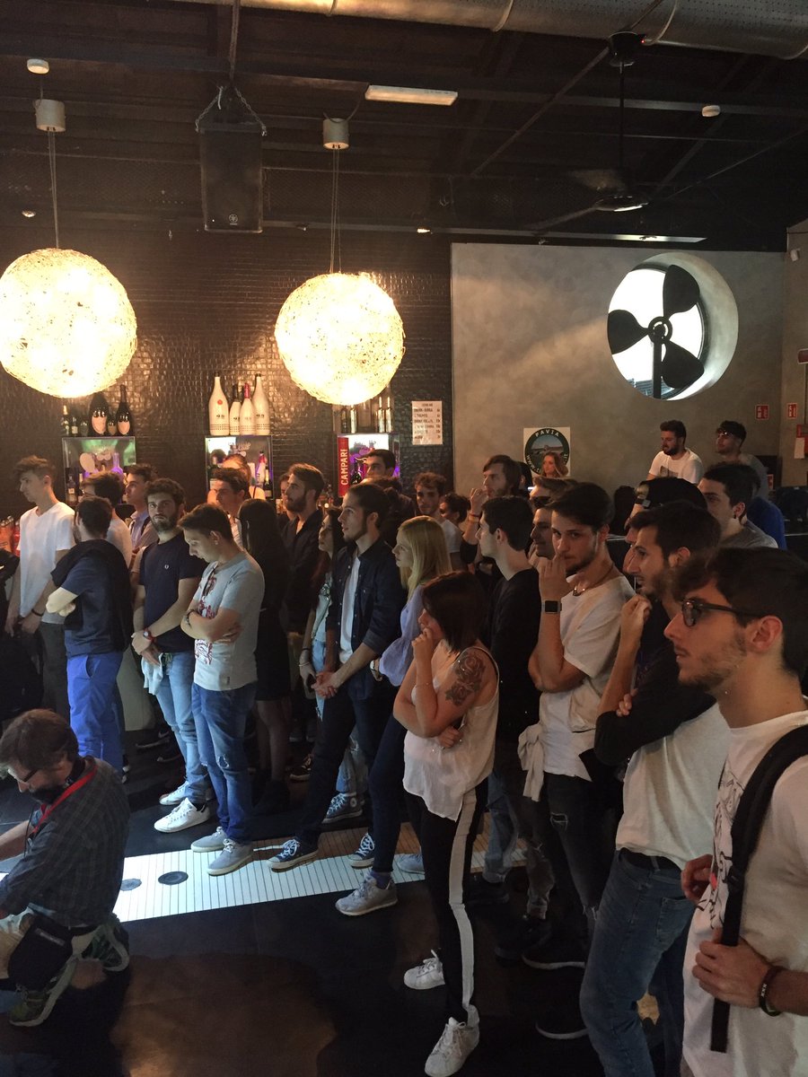 MerkandKremont's tweet photo. Q&amp;A a Pavia cn @PanoramadItalia #rispondiamo 😊 https://t.co/09ybdf1wWX