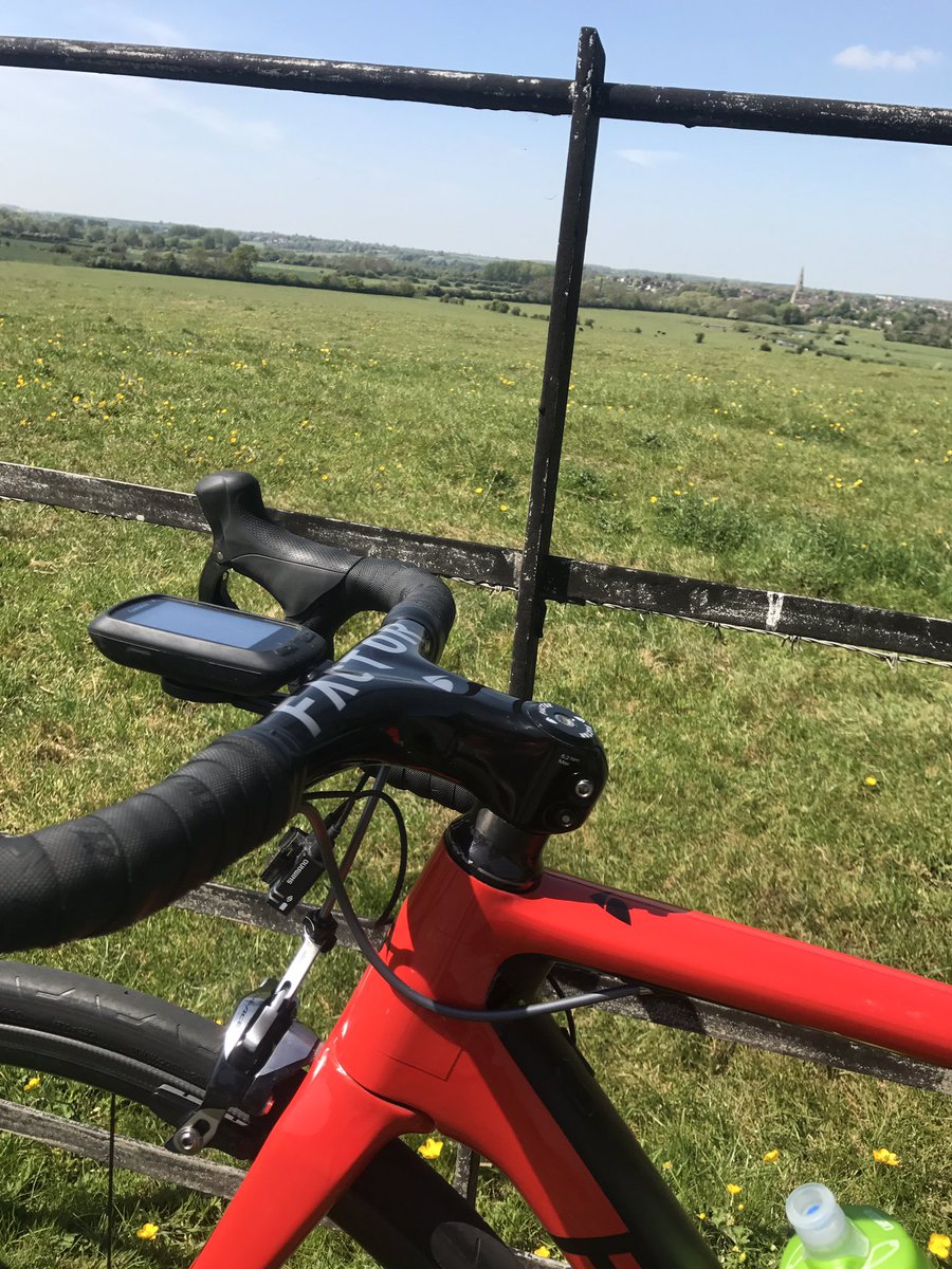 seanmoly's tweet photo. Privileged 2 have this view on my doorstep.#countysideview #onepiececockpit #factorpilot #OPC #moreaero #shimano #ceramincspeed https://t.co/kmgHMUeb1w