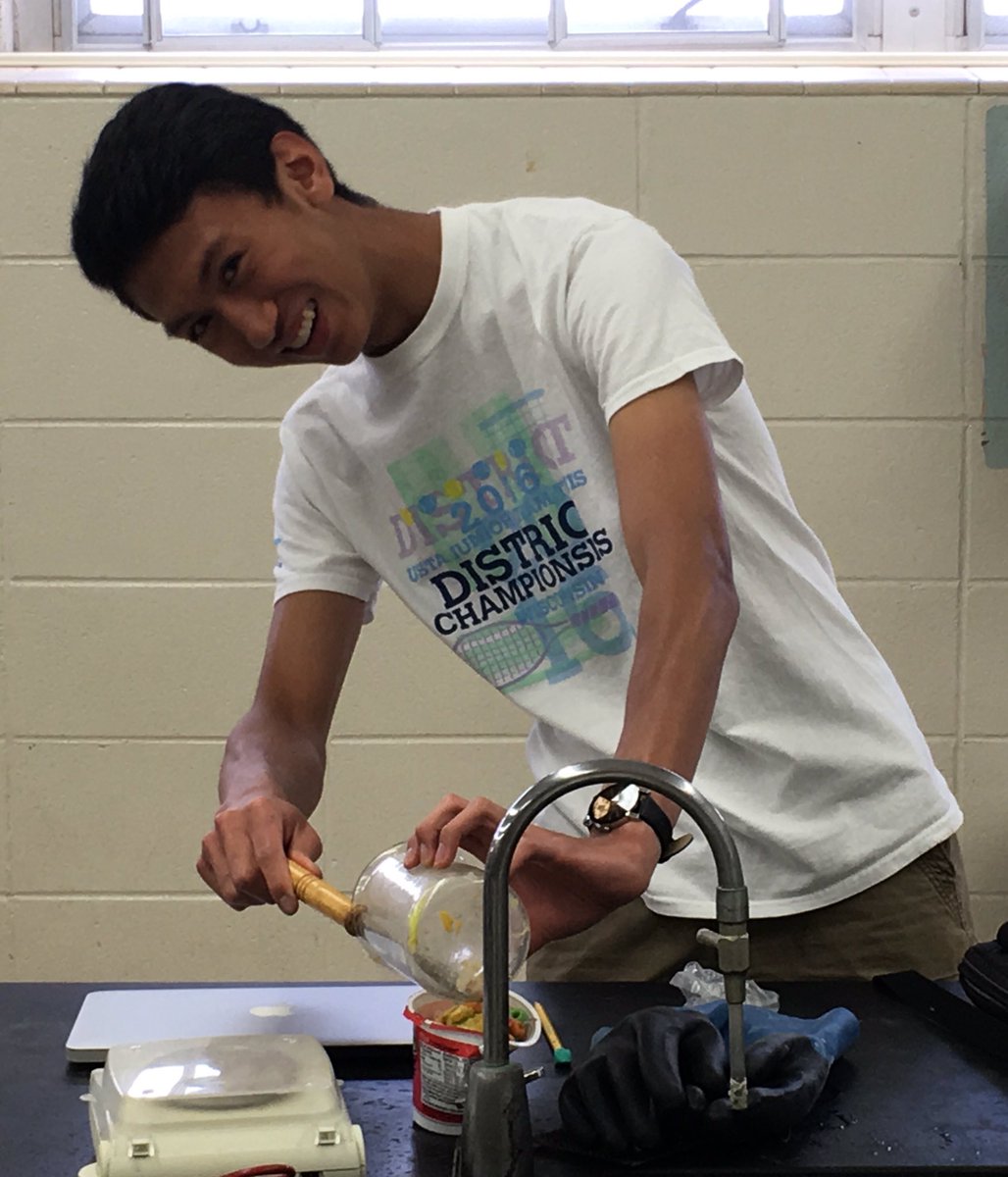 debjonesdean's tweet photo. More #APChemistry video fun! #SDMTalent @sharvmanty #strangesmells https://t.co/cCBu77sTcK
