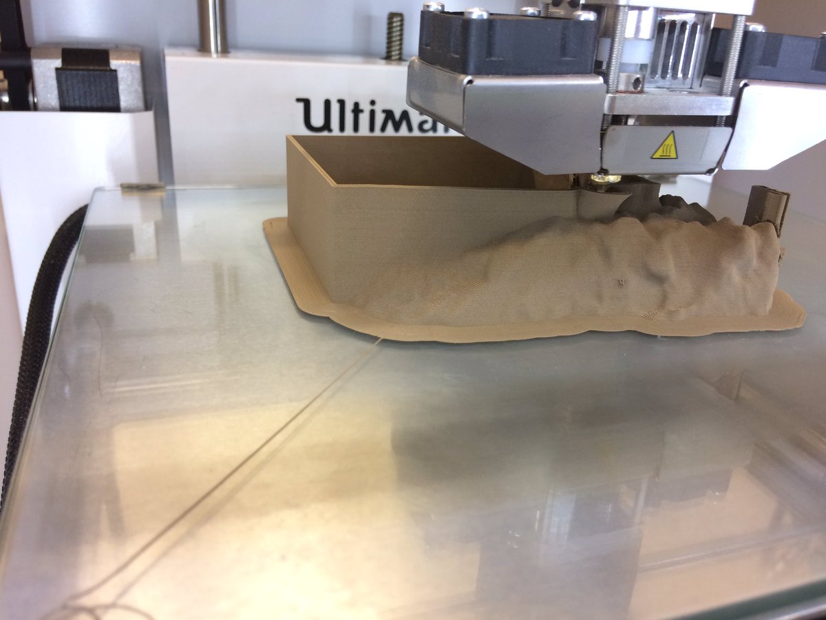 Amazing surface finish using <a href="/ColorFabb/">colorFabb</a> bronzefill and <a href="/Ultimaker/">UltiMaker</a> 2+ 🙀#3Dprinting