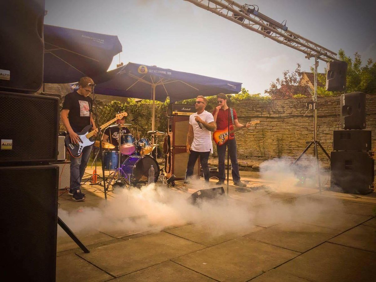 uk_bikermum's tweet photo. @brackleyfom The next band that to announce is https://t.co/21120Fl3Lz Thems the Breaks. Playing on Saturday night at Bed Rocks Rally https://t.co/VeQmVguza0