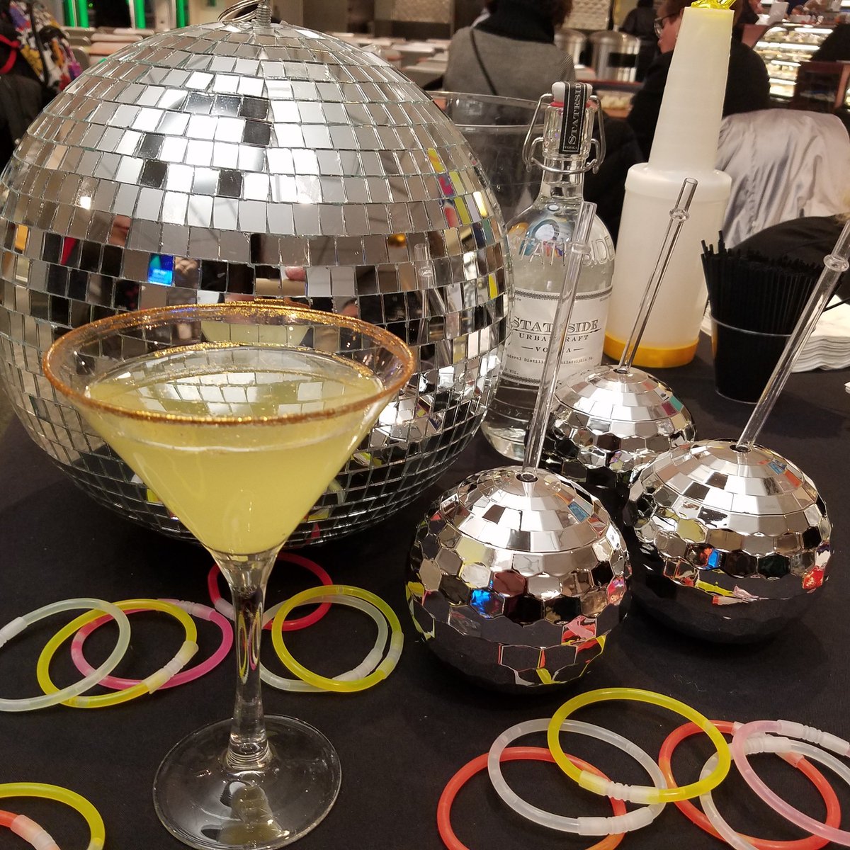 TropicanaAC's tweet photo. You are gold, baby. Solid gold. Try @boogienightsac Solid Gold-Tini & celebrate 5 years! #tbt #90snight #martiniweek https://t.co/vLILRo25S0