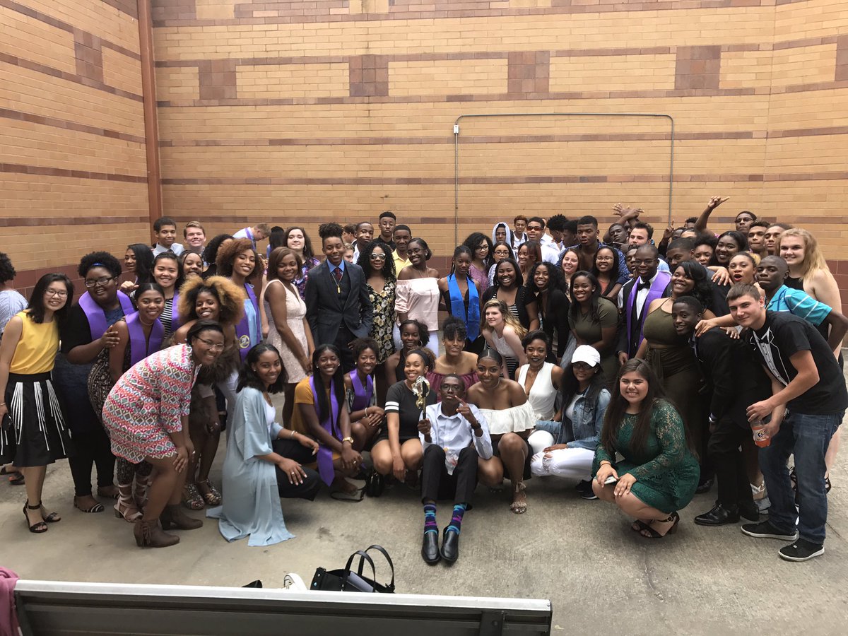 DrArmour1906's tweet photo. @FCHSTigers Senior Class of 2017...well a few of them anyway 🤣. #WriteOurOwnStory #DestinationSuccess https://t.co/XVRx7QDWpu