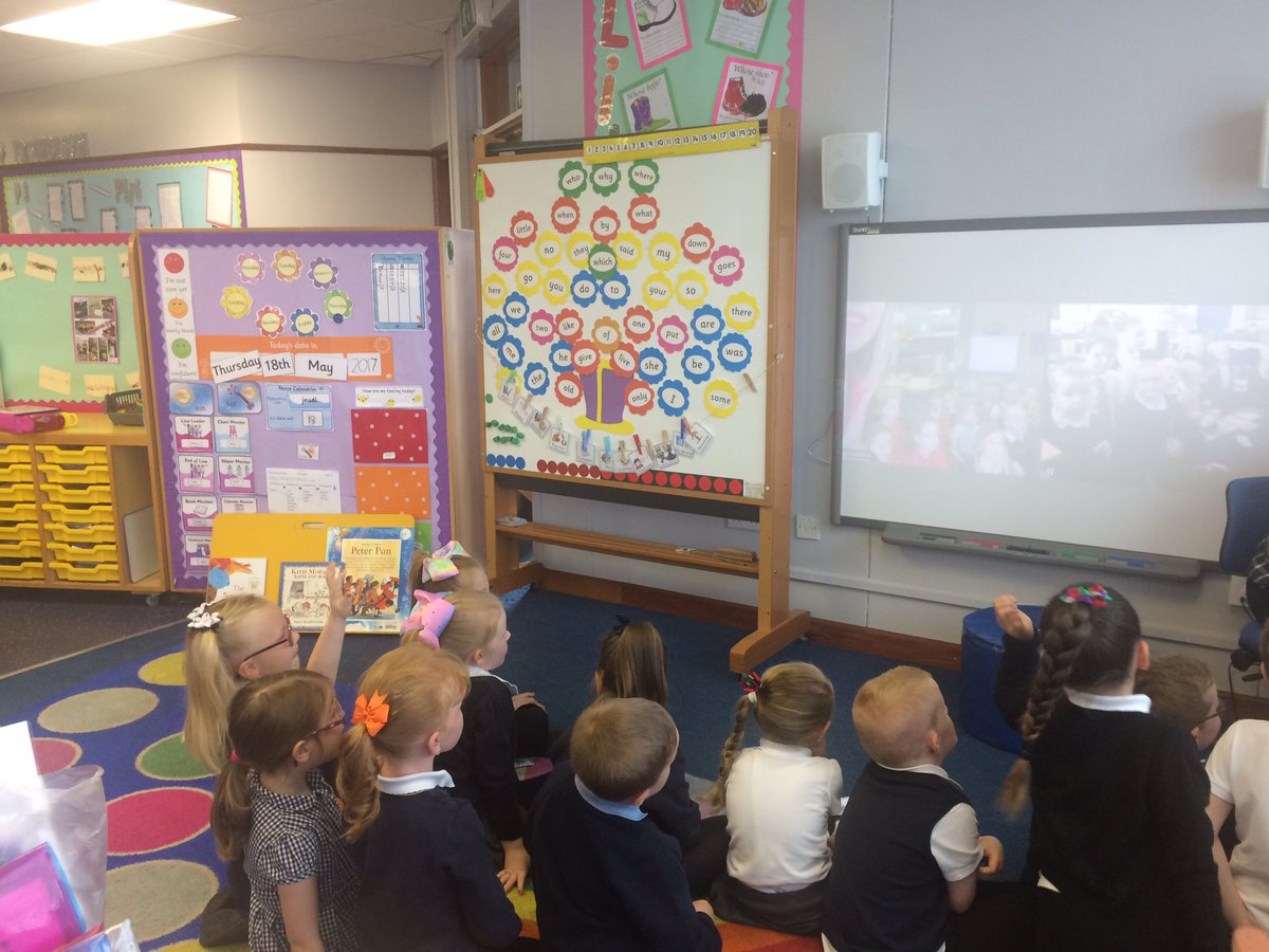 BlacklandsPS's tweet photo. 👩🏻‍💻Super use of @GlowScot to have a #glowmeet today with @DalryPrimary! The children love #sharing their learning 😝#digitaldifference https://t.co/ohzv9IusMd