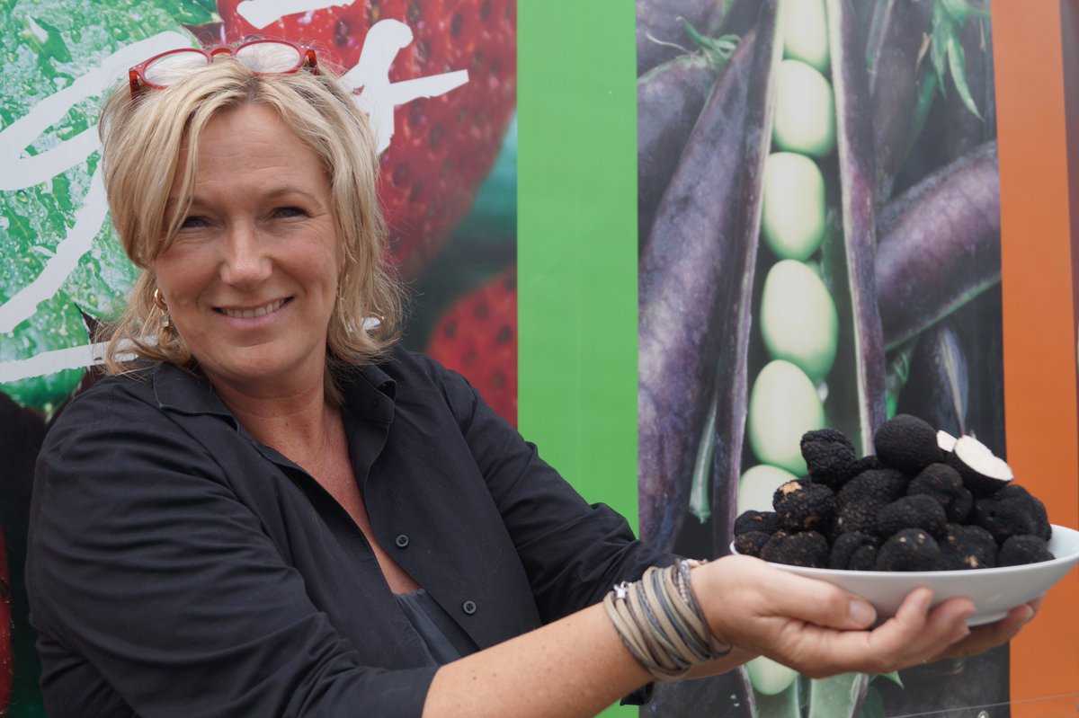 Rungis_bv's tweet image. Constante aanvoer geselecteerde truffel: beste kwaliteit dagelijks in de keuken! #dagelijkselevering #scherpeprijs rungis.nl/product/zwarte…