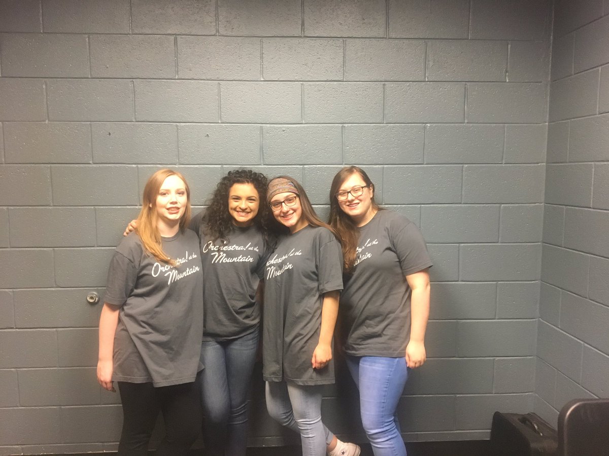 Come support your fav girls tonight @ 7:)))) it's free and it'll brighten your day