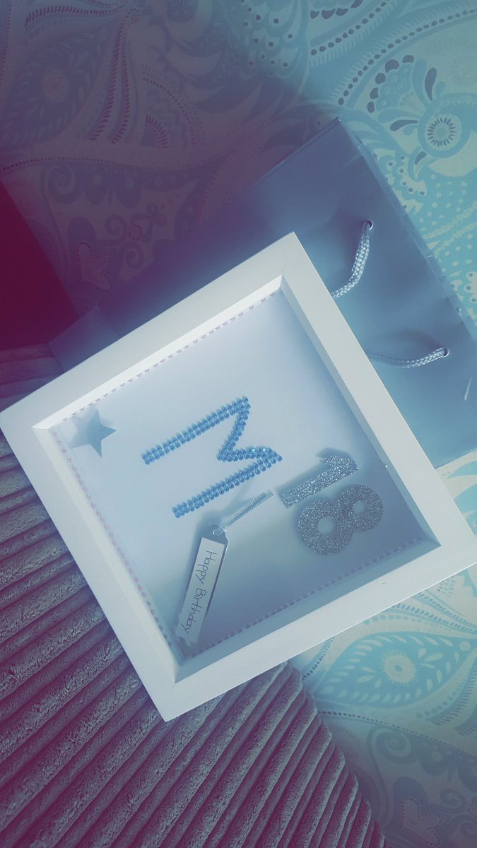 LucyLouisaRose1's tweet photo. Been making new frames today. All ready for my sister in laws 18th next month 🍾 not bad for a first attempt. #shadowframes https://t.co/wNvP882IRo