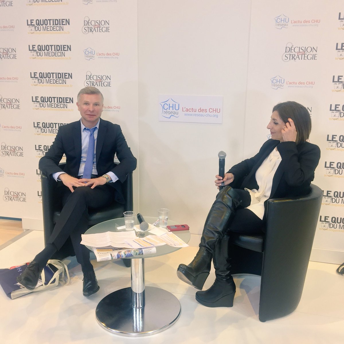 MNHmutuelle's tweet photo. [#Interview] @yannbubien, DG du @chu_angers nous parle de son dernier livre "architecture pour la psychiatrie de demain" 📚
#PWH17 https://t.co/Sx8bTmNx63