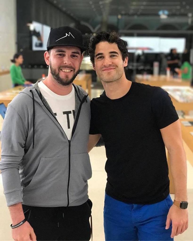 DarrenArmy's tweet photo. #Repost memorybrand
{[ Lost Boys Life ]} #darrencriss of #Glee 
#mikepriceman of #MemoryBrand https://t.co/F9cBXUmcp2 https://t.co/vYaitopc6N
