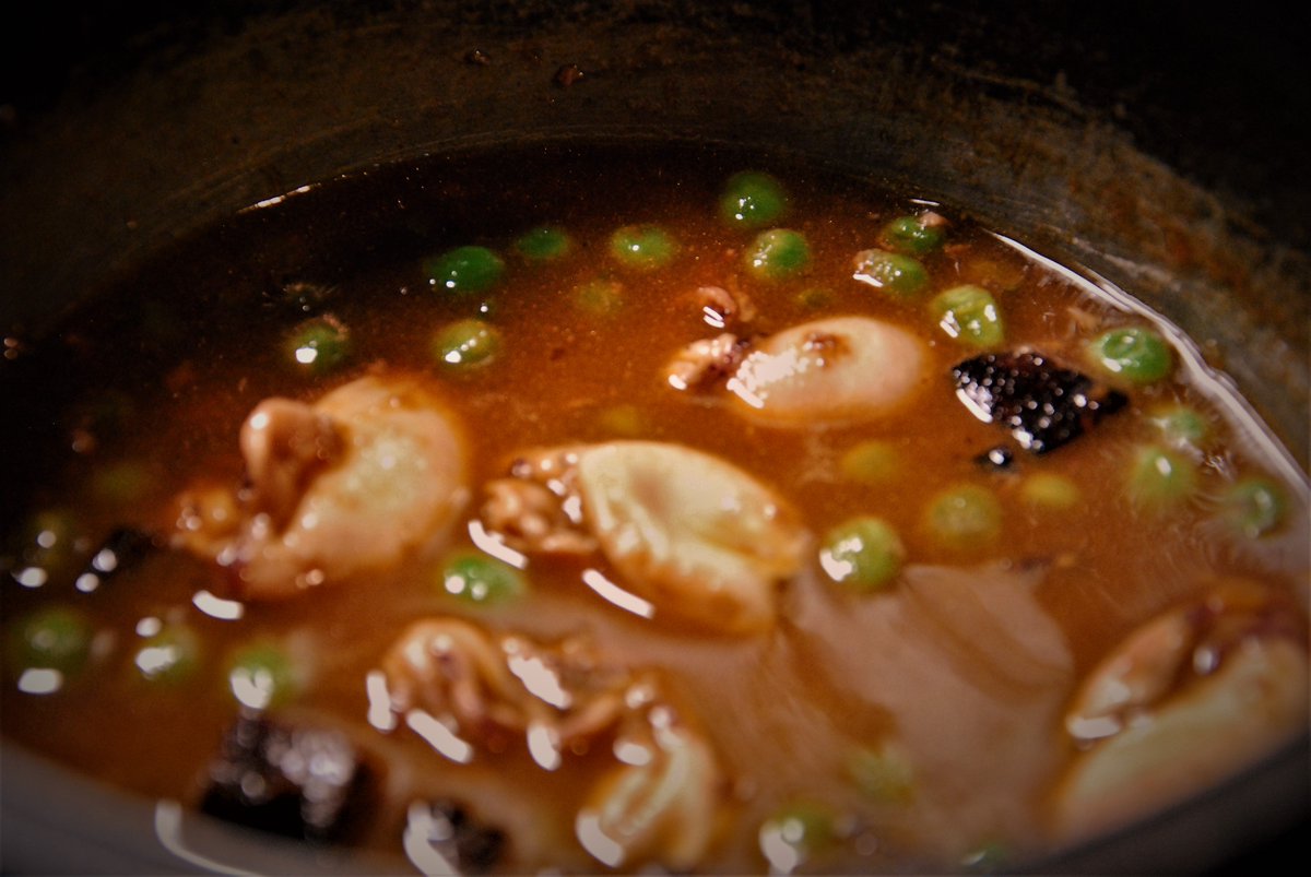 bardelpla's tweet image. Cassoleta de #Calamarcets amb #Pèsols del Maresme i #Botifarra de #Girona 😵  Et cal saber alguna cosa més?  🙃