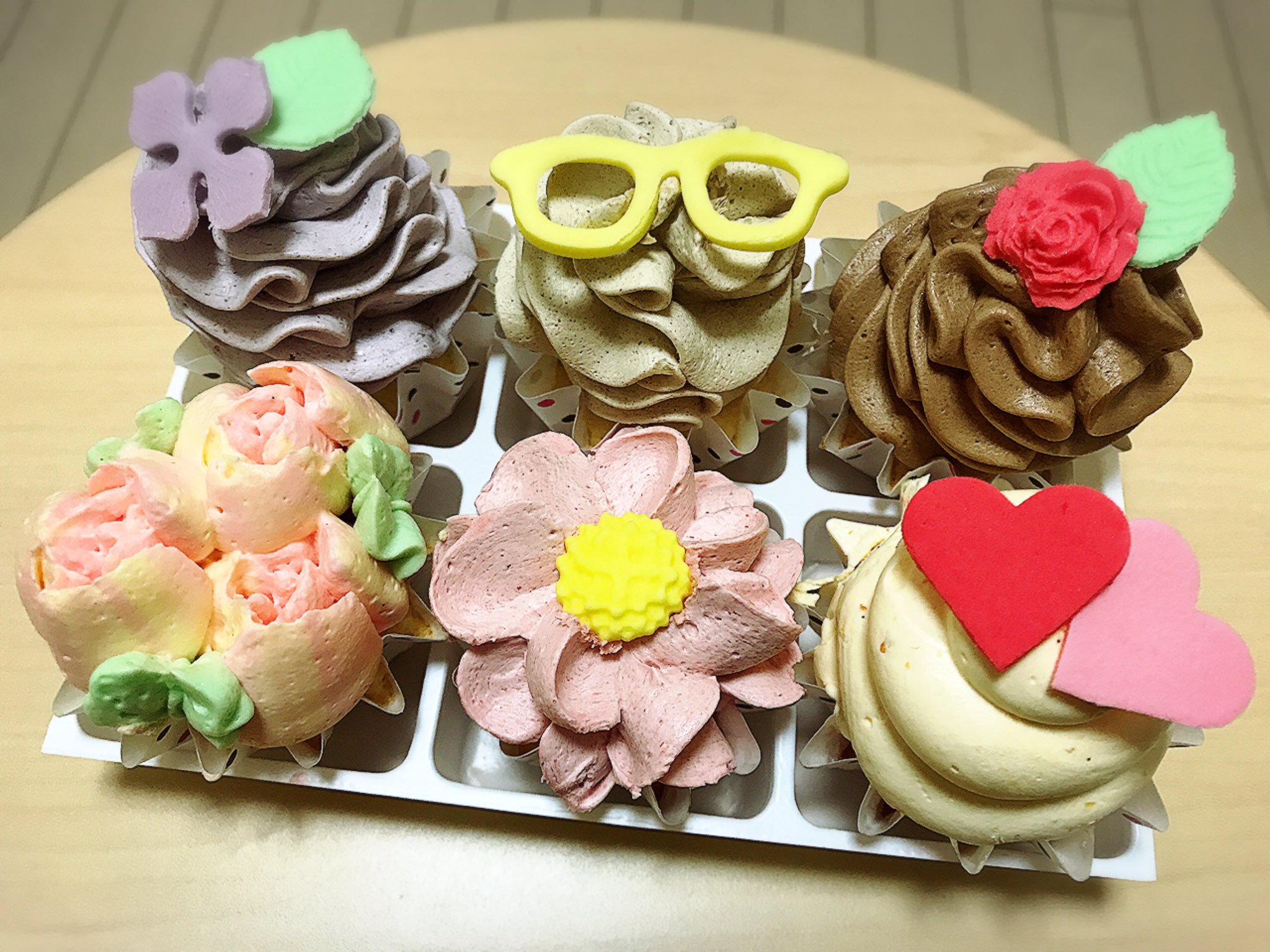 Twitter 上的 島田彩 梅田から少し歩いて カップケーキ専門店の アトリエナユタ へ お店の情報を発見した瞬間行かねばと思いまして あじさい カップケーキを店内で頂いて ミニカップケーキ詰合せをお持ち帰り デコレーションが繊細で綺麗だし 何より本当に