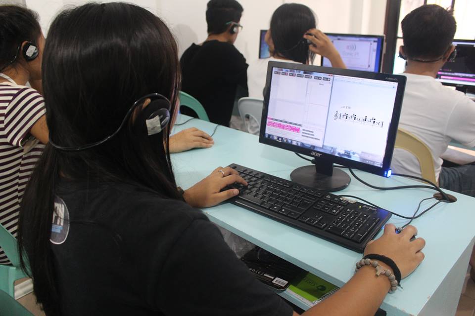 passerellesNume's tweet image. Interactive &amp;amp; unique @Sonic_Pi Coding Class for our 1st year students in the #Philippines. Kudos to all! #MusicCoding #SummerClass