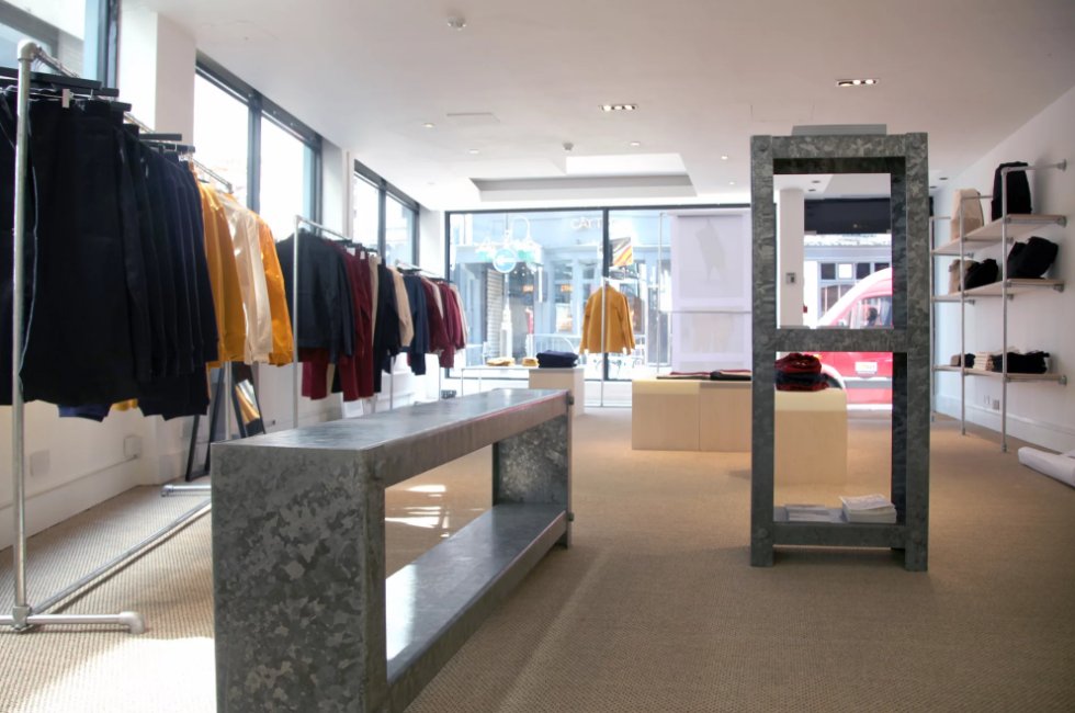 #MCOVERALLS gets its own pop up 😍 and tonight's instore event is with <a href="/RealRoundTrip/">Round Trip</a> and <a href="/retrokidmusik/">Retro Kid</a> 💃 Go go go! ow.ly/rvDa30bPLKV