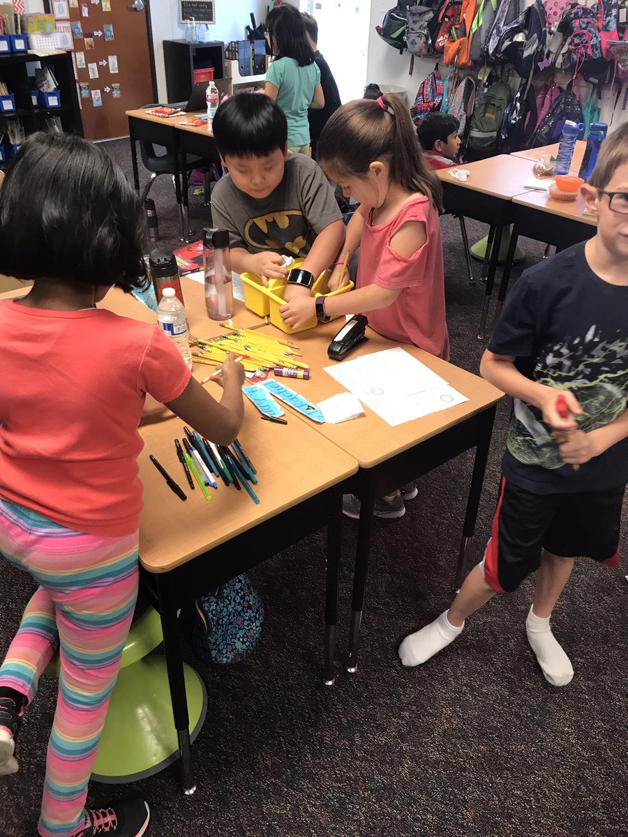 MsHolcek's tweet photo. We are cleaning and organizing to prepare for #SpotlightNight. What a great group of helpers! @ElsaEngRRISD https://t.co/pLlGVk0dzq