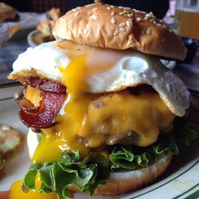 Foodaesthetix's tweet photo. #EggBurger https://t.co/uLxsISaslK