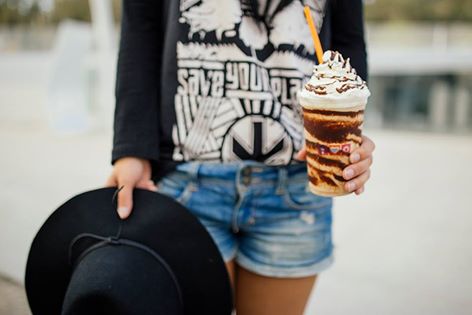 Dunkin'Coffee Thader tweet media