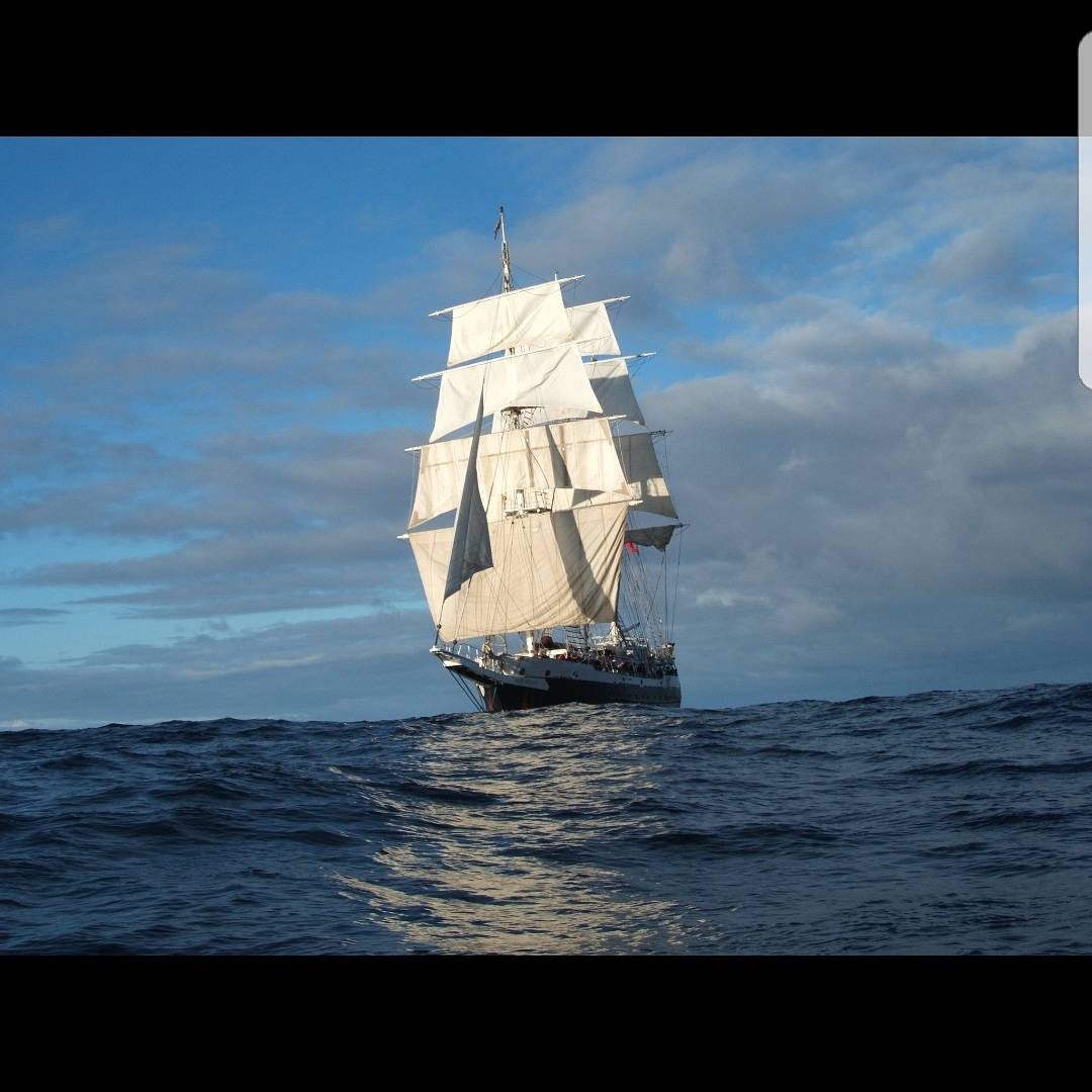 Seeds_4_Success's tweet photo. Two of our young people off on an amazing adventure sailing from Bristol to Jersey #lordnelson #rbv2017  #tallship #sailing #tallships #ship https://t.co/neLqg5wxDb