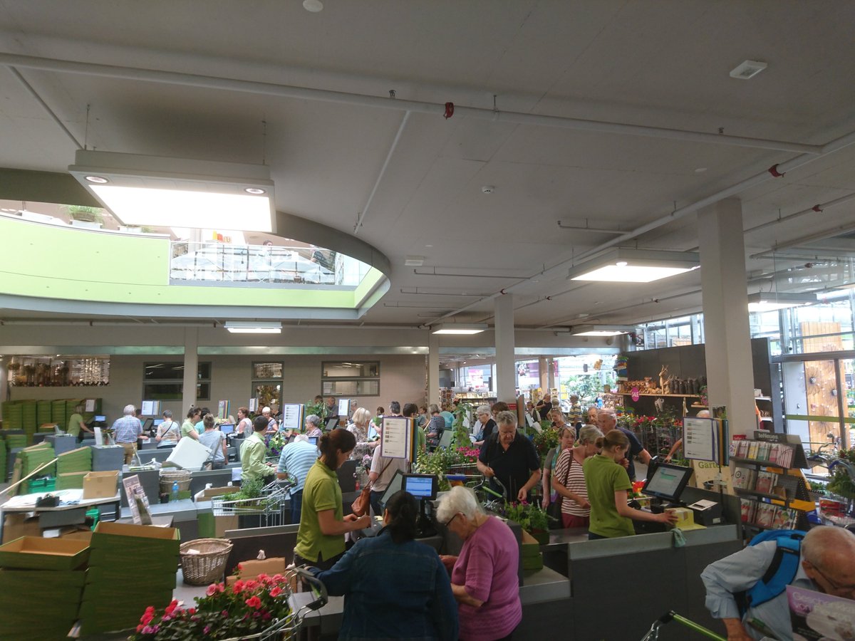 gartengeniesser's tweet photo. Ziemlich was los heute @gartengeniesser. Unser Kassenteam immer freundlich an der Front und machen dabei eine gute #figur Vielen Dank https://t.co/9bamiRZrBz