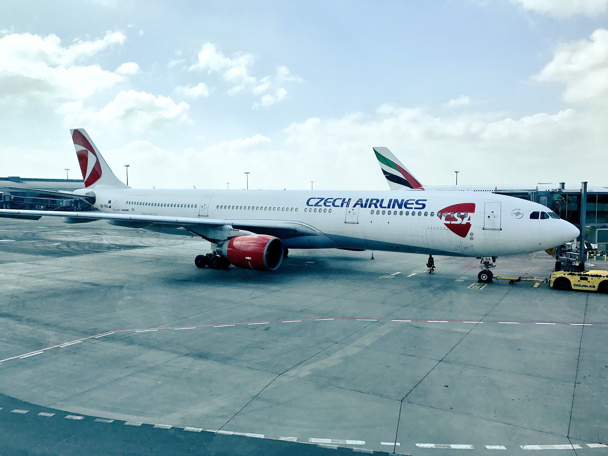 こじゆき 日本では珍しい チェコ航空のエアバスa330です 本拠地のプラハでも あまり見かけませんでした チェコの飛行機を見たのは 高校生時代にモスクワ シェレメチボ空港のツポレフ以来かも チェコ航空 A330 T Co