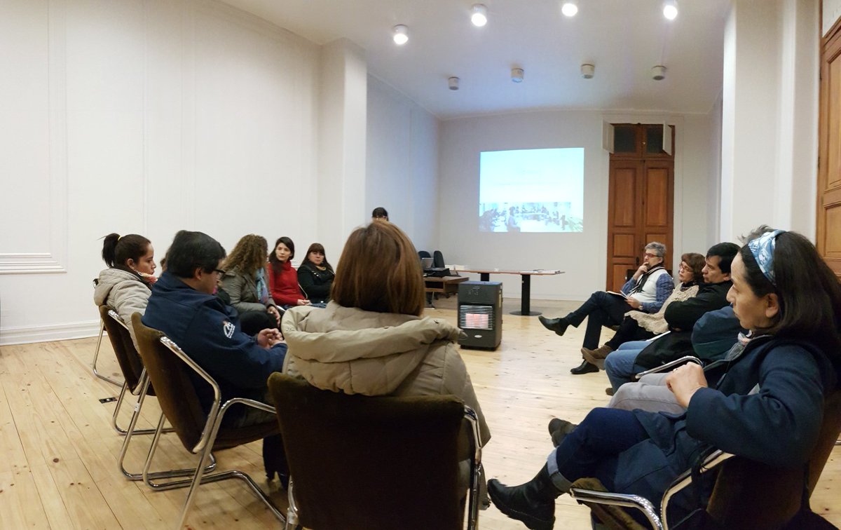 focuschile's tweet photo. Comenzamos el 5° encuentro de #ComunidadDePracticas "Estrategias para compartir buenas prácticas en el uso de dispositivos móviles" https://t.co/SIrncc77Gd