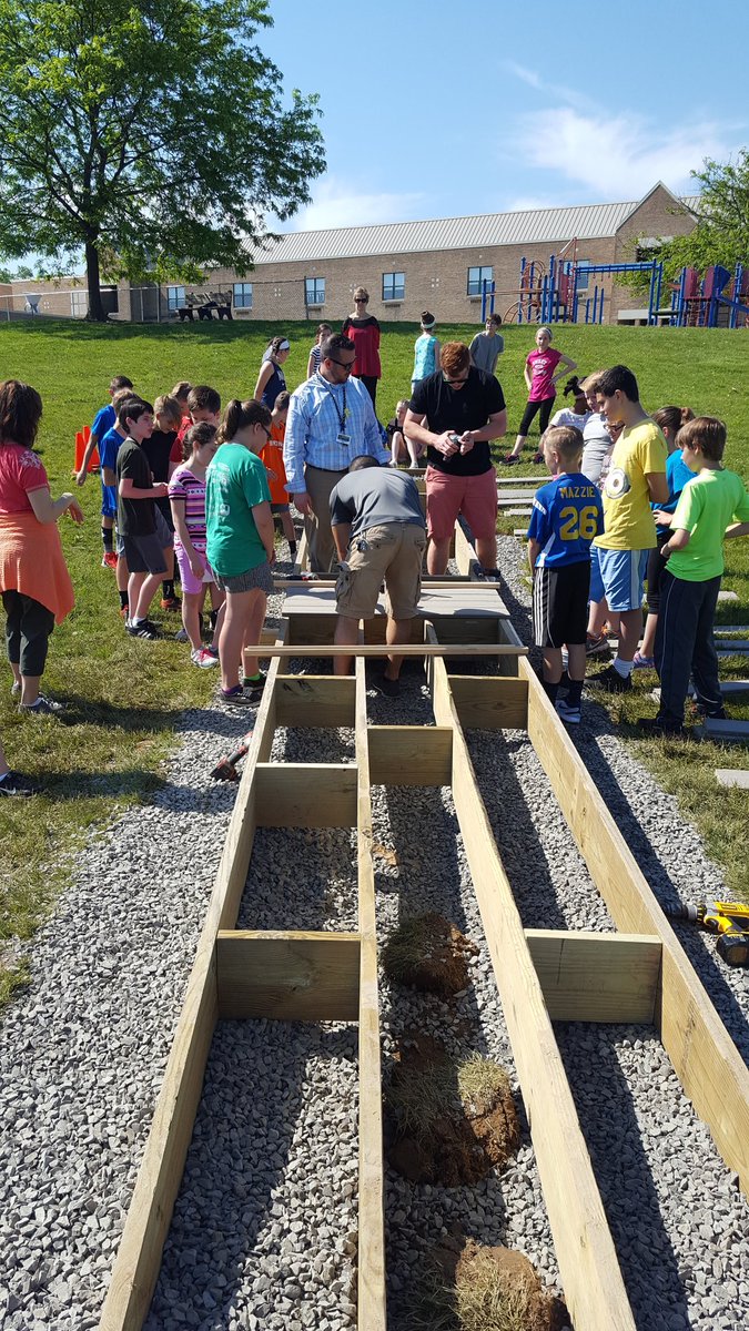 danmoyer38's tweet photo. Xlab off site work continues, Marlborough elementary collaboration to improve their playground. Great work by everyone! @MarlMotruk https://t.co/ed54BDlVm9