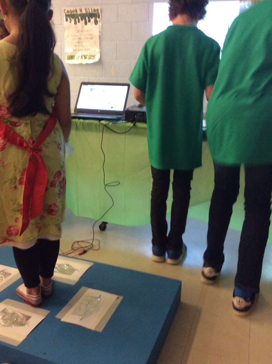McMBusinessDay's tweet photo. #codednslime students playing an interactive student coded game #mcmbizday https://t.co/NxEnmvtBOD