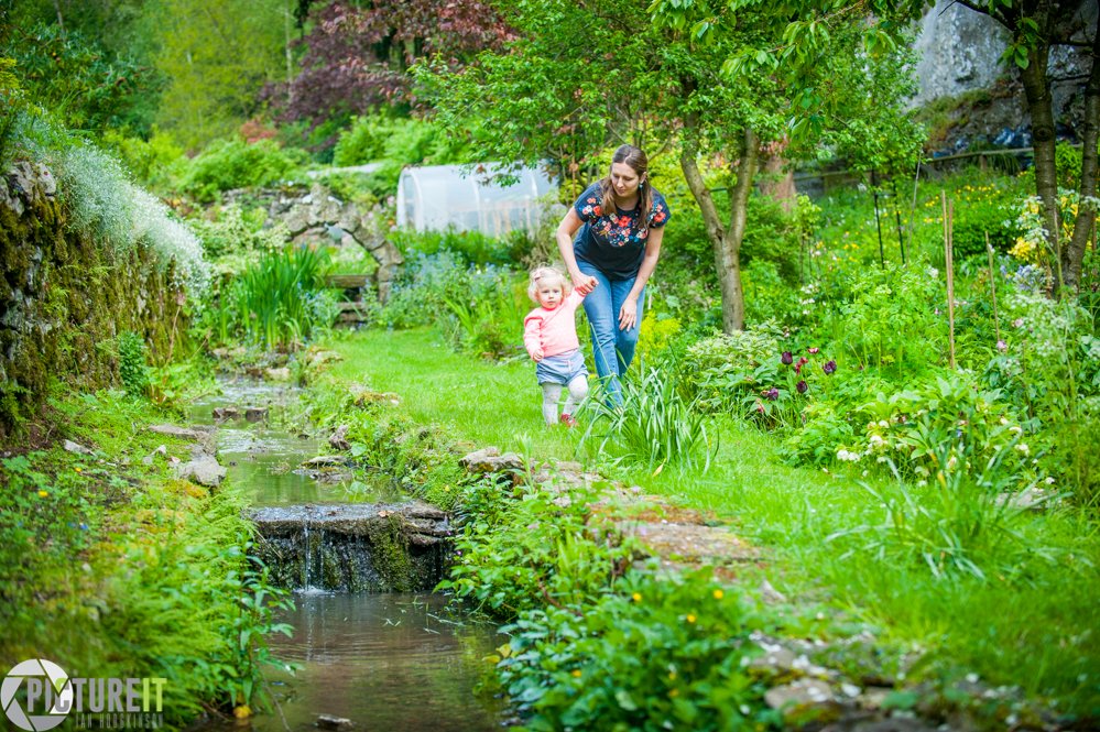 Photohodg's tweet photo. Great photo shoot  at the beautiful Cascades Gardens in #Bonsall for Inspire Magazine and @DerbyTelegraph #gardens #derbyshire https://t.co/aNc3vlq2bM