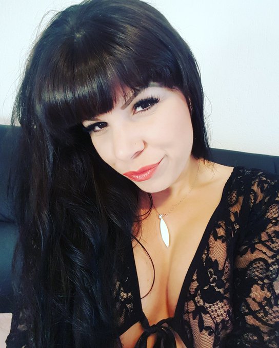 Jetzt live zu sehen bei https://t.co/oFqTk5T9aQ💋 https://t.co/wu0NN1WlrE<a href="/tag/dreams"class="tags"><span>#dreams</span></a><a href="/tag/shooting"class="tags"><span>#shooting</span></a><a href="/tag/gutenacht"class="tags"><span>#gutenacht</span></a><a href="/tag/schlafen"class="tags"><span>#schlafen</span></a><a href="/tag/schweiz"class="tags"><span>#schweiz</span></a>