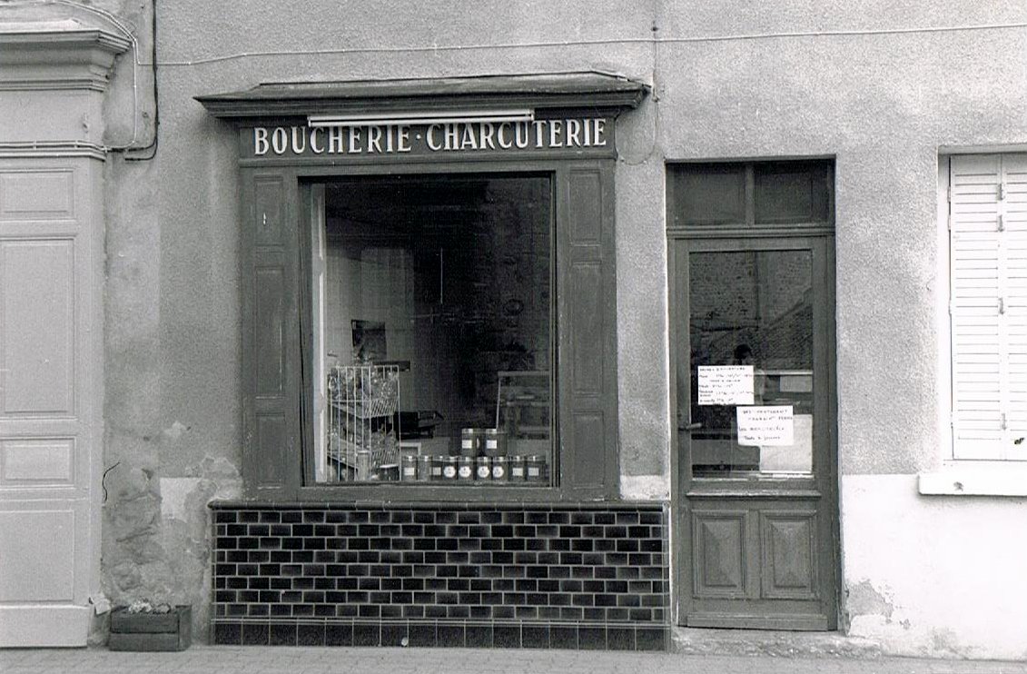 Direnon_'s tweet photo. De passage à #Ouroux , département du #Rhône en 1995.
#Devanture de #Boucherie #Charcuterie https://t.co/eeS3SCt1Ng