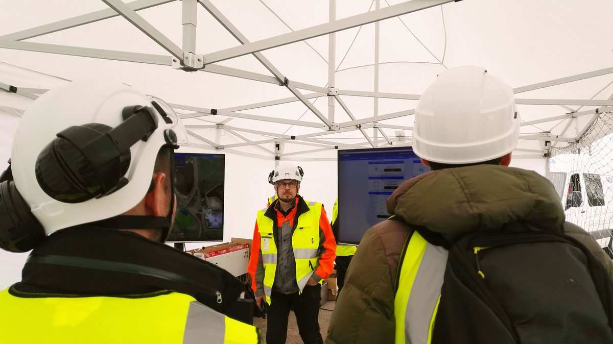 LauraKuokkanen's tweet photo. Excellent #NokiaSavingLives demo by @Nokia, @StoraEnso and Kymeenlaakson pelastuslaitos! Future #technology #drones #videodataanalytics https://t.co/QACqXPhTEX