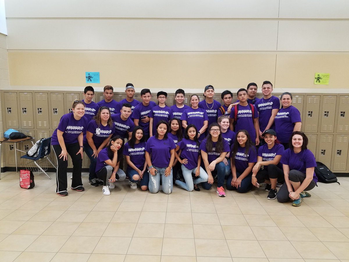 iLive2teach's tweet photo. @ConroeHS9 Newcomer Fieldtrip! https://t.co/JQoO7pVI2c