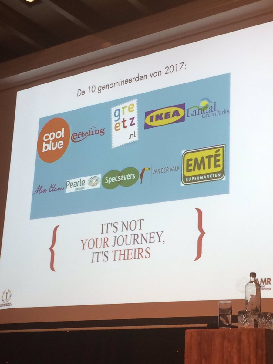 CustomerFirstNL's tweet photo. 'Klantvriendelijkheid zit in kleine dingen, een behulpzame medewerker van het contactcenter bijvoorbeeld', stelt Gerrit Piksen. #NCCC2017 https://t.co/oik1PUxwdO
