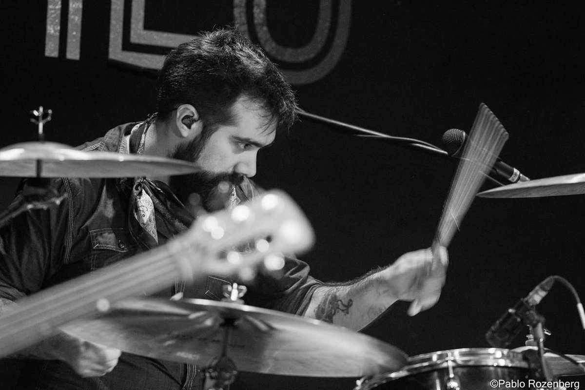 PabloRozenberg's tweet photo. Algunas de @gpedernera en el show de @ErucaSativa en Puerto Madryn https://t.co/jrJezZwvXo