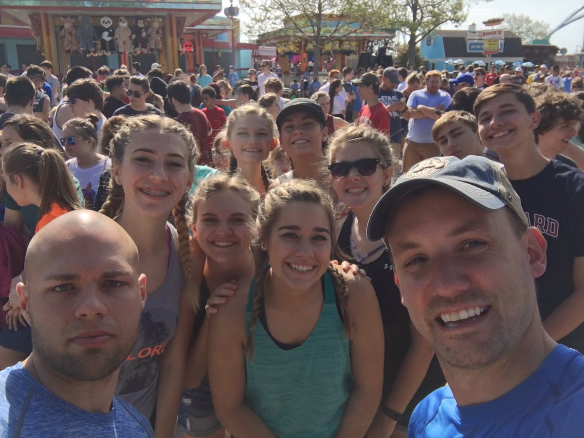 JAGMath204's tweet photo. When you get there before the gates open... https://t.co/zL6uGdYQRE