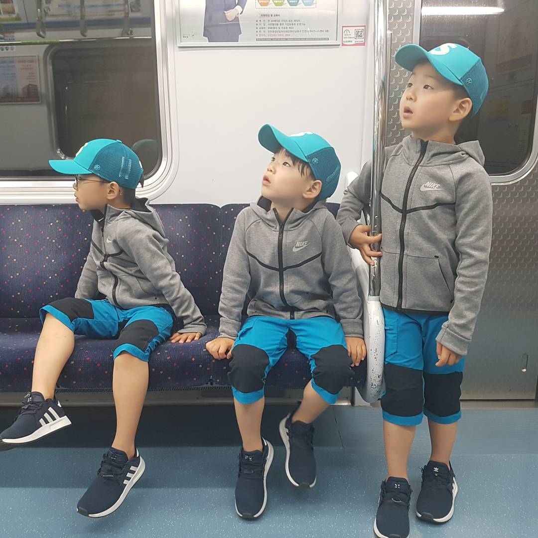 withtriplets's tweet photo. [Appa's IG] ขึ้นรถไฟ ไปกินไอติมกันเถอะ 🍦#SongTriplets https://t.co/SzXrMaZLEI
