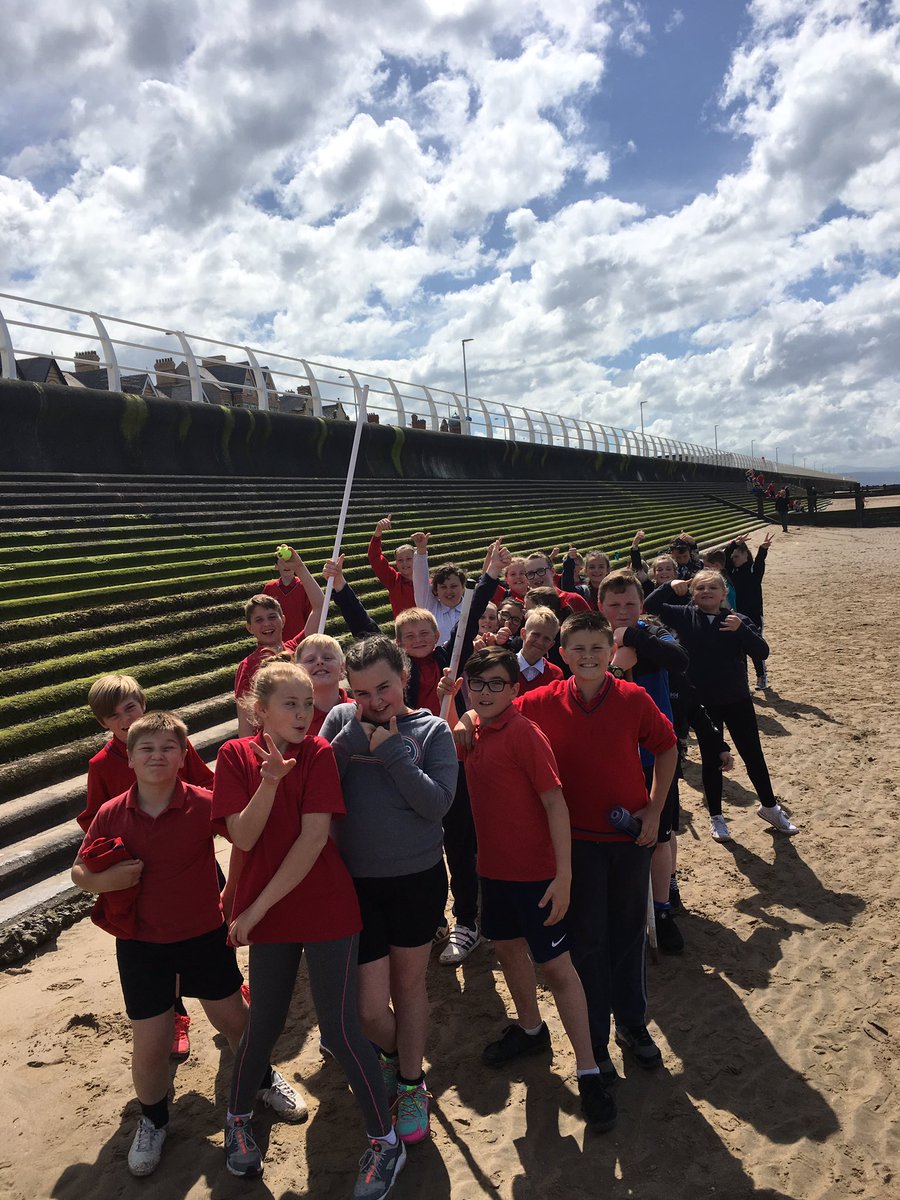 ysgolbrynhedydd's tweet image. Yr6 RP Using our beach for today&apos;s PE lesson #greatresource #tbh #DIAIUTF ☀️☀️
