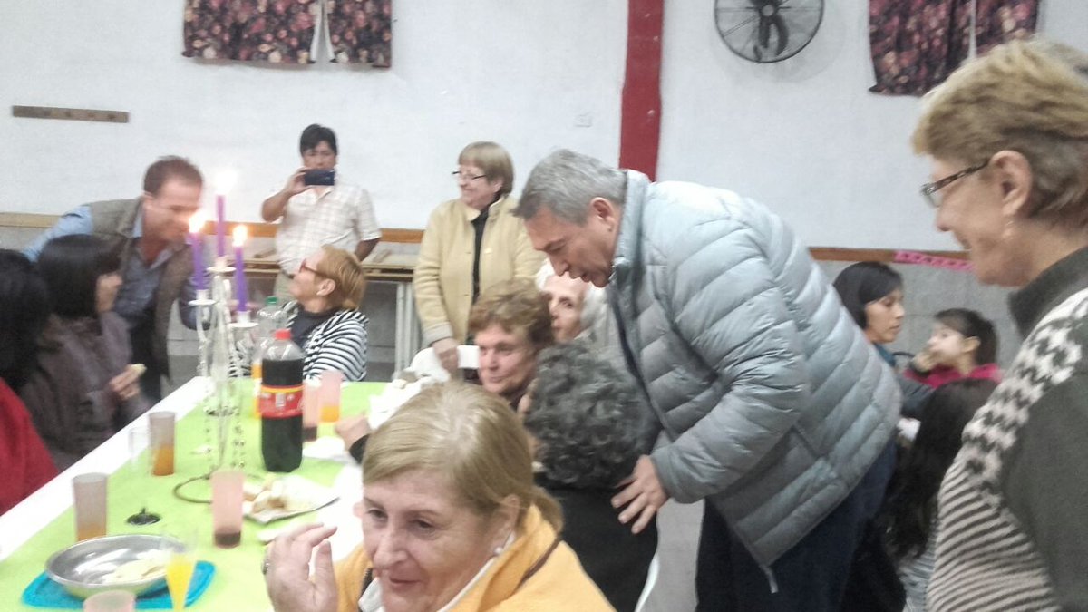 ClauPomboPilar's tweet photo. #Ayer | @donofriojorge acompañó a @Alejandravilamu en la entrega de diplomas a mujeres que recibieron la capacitación gratuita en su Centro https://t.co/Qy6x9lDyry