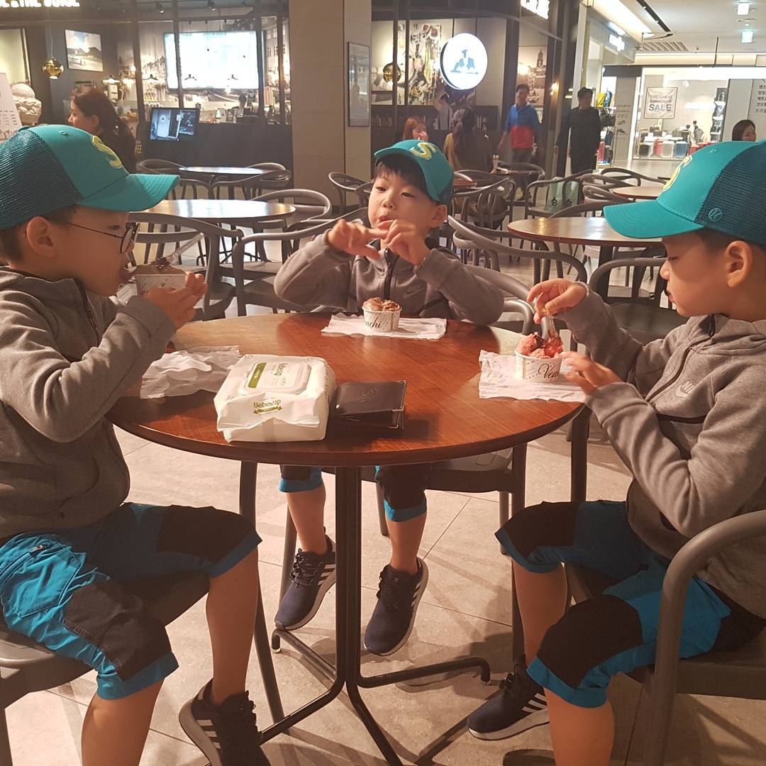 AnnSuree's tweet photo. เด็กโตขายาวมากๆเลย คิดถึง จากไอจีอัปปา #Daehan #minguk #manseh #songmanseh #songminguk #songdaehan https://t.co/kZr9ZdY8H2