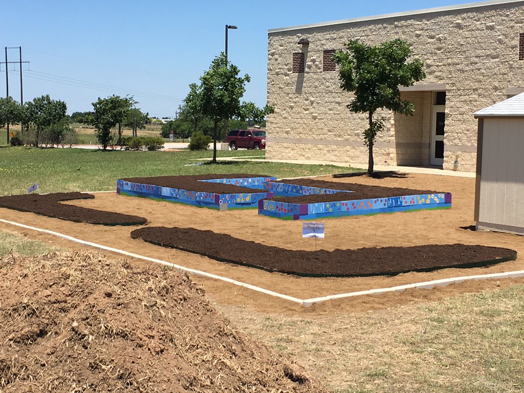 DyerrRob's tweet photo. Mitchell and Texas Sprouts garden project final product.  @GeorgetownISD https://t.co/THXreowkWL