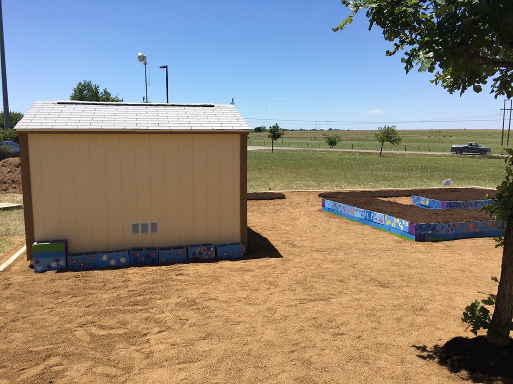 DyerrRob's tweet photo. Mitchell and Texas Sprouts garden project final product.  @GeorgetownISD https://t.co/THXreowkWL