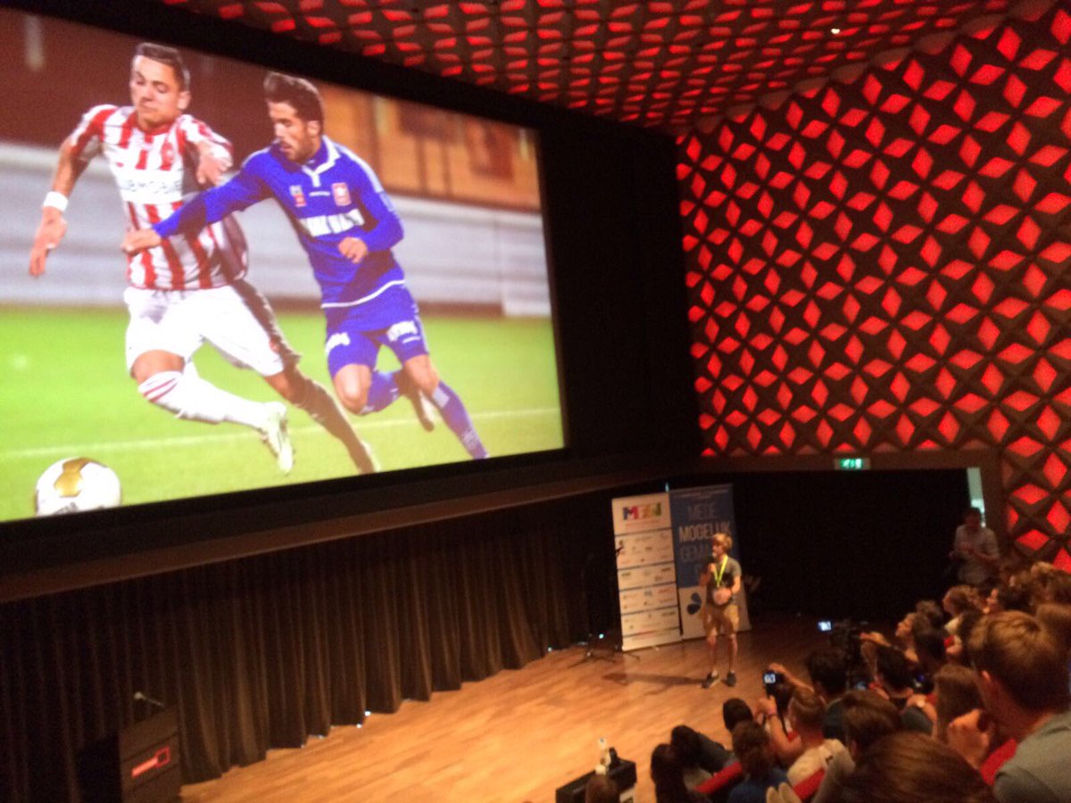 Team 9 present personalised toolbox to 'enrich' sports events #professorship #MENSES <a href="/mediafutureweek/">mediafutureweek</a> <a href="/BeeldenGeluid/">beeldengeluid</a> <a href="/HsumMediaCampus/">Media Perspectives Talent</a> @NHTV